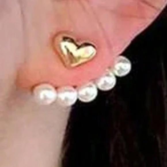 Luxe Faux Pearl Gold Tone Heart Earrings - Picture 4 of 4